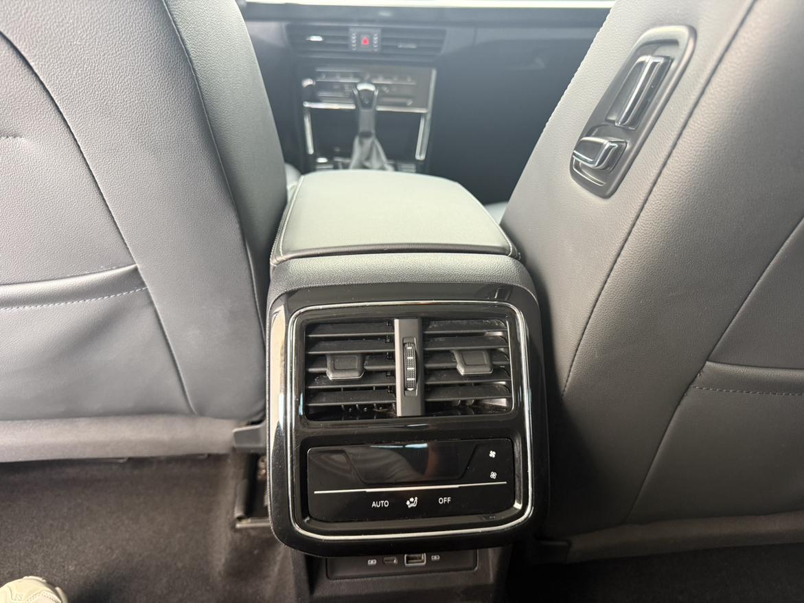 Volkswagen Passat (North America and China) 2023 thumb 5