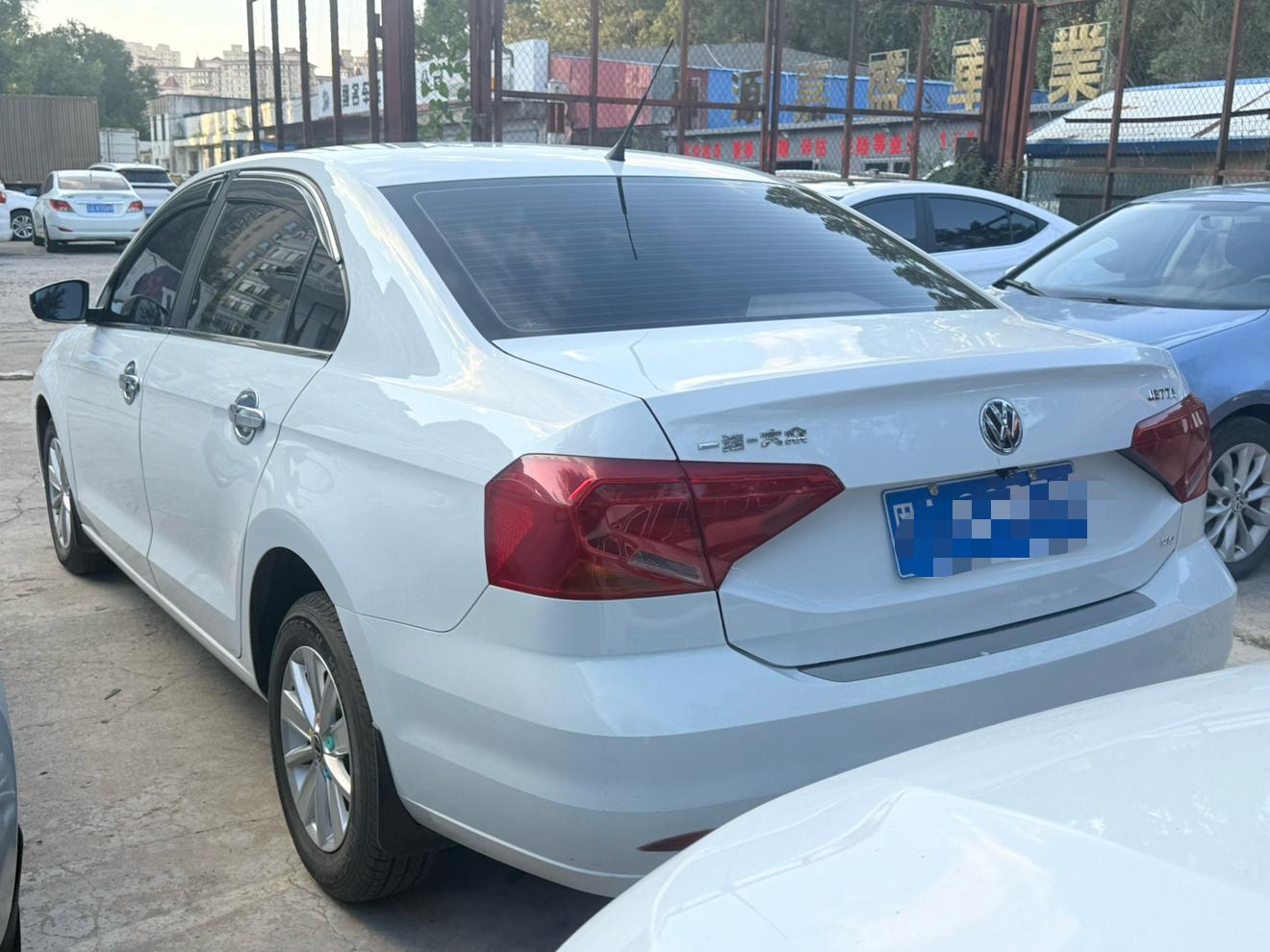 Volkswagen Jetta 2017 thumb 2