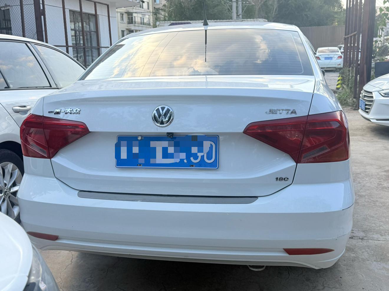 Volkswagen Jetta 2017 thumb 3