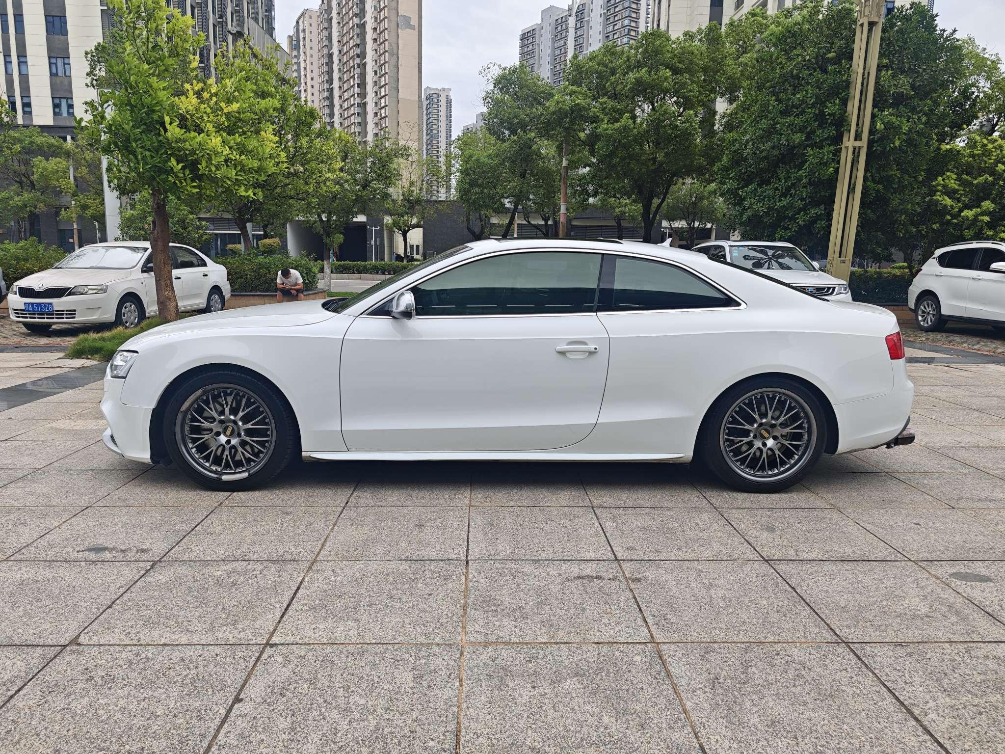 Audi A5 2012 thumb 2