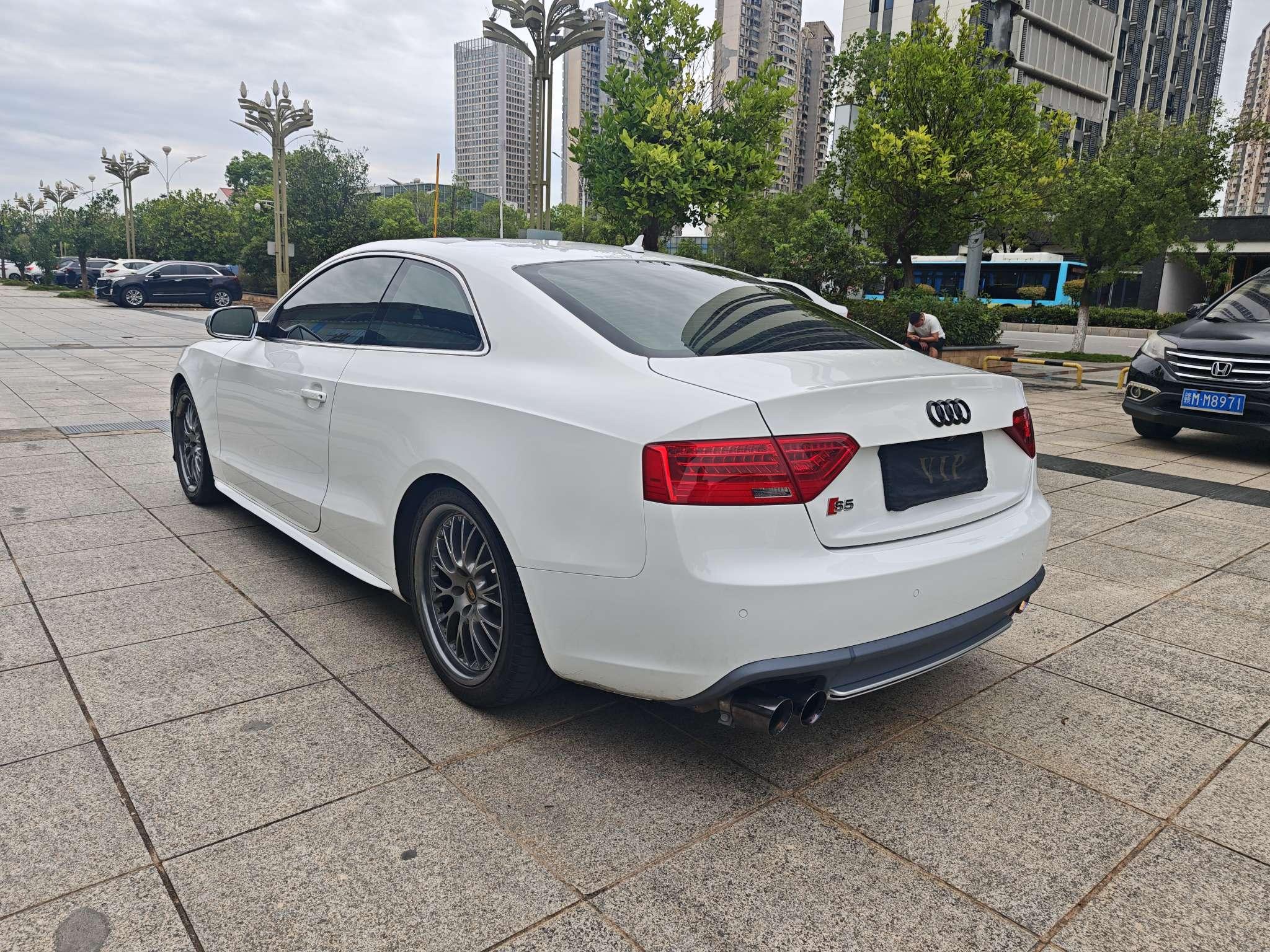 Audi A5 2012 thumb 3