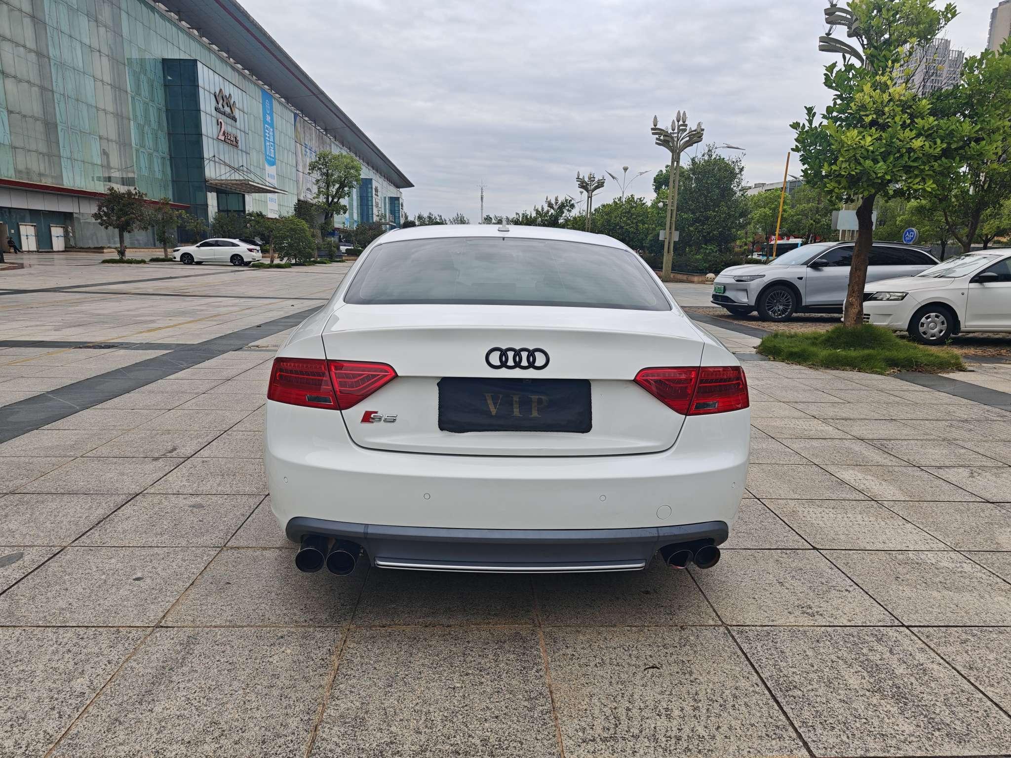 Audi A5 2012 thumb 4