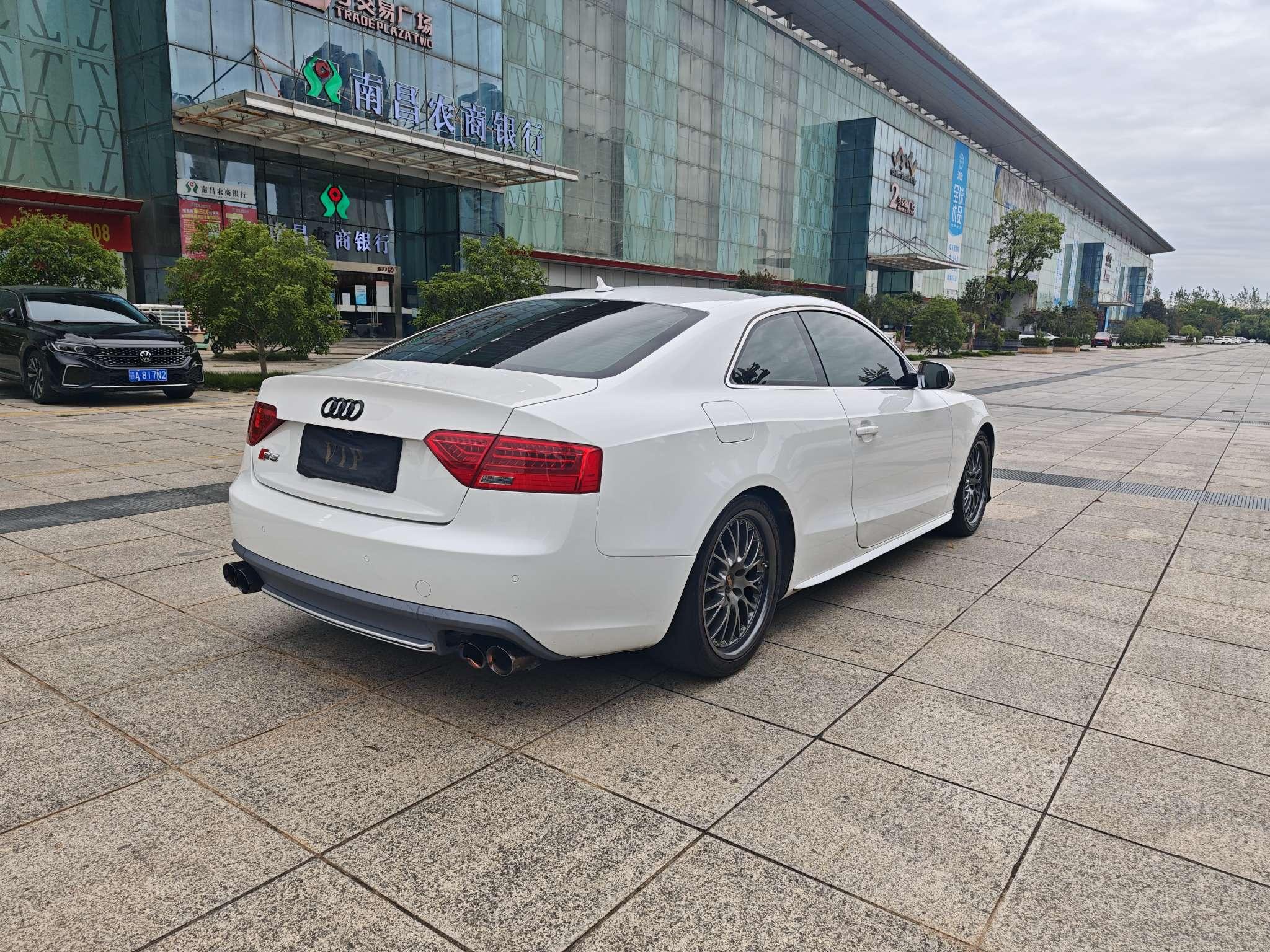 Audi A5 2012 thumb 5