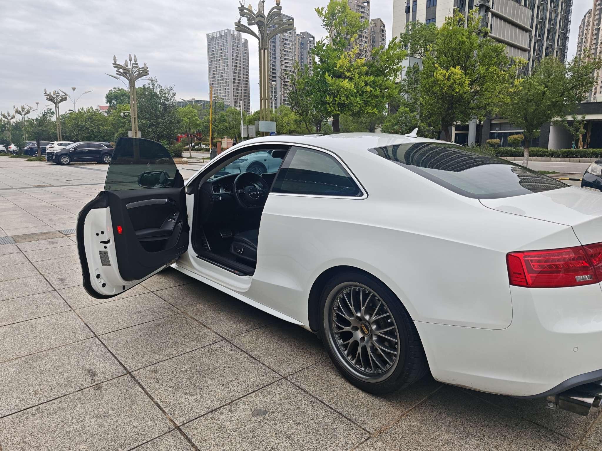 Audi A5 2012 thumb 8
