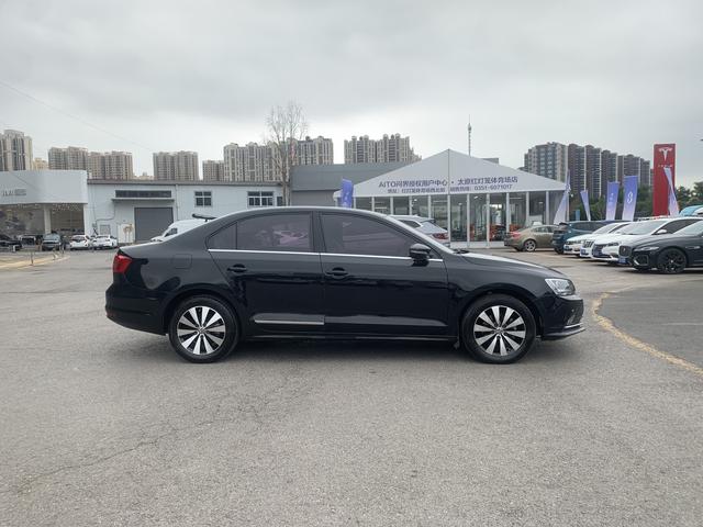 Volkswagen Sagitar 2018 thumb 5