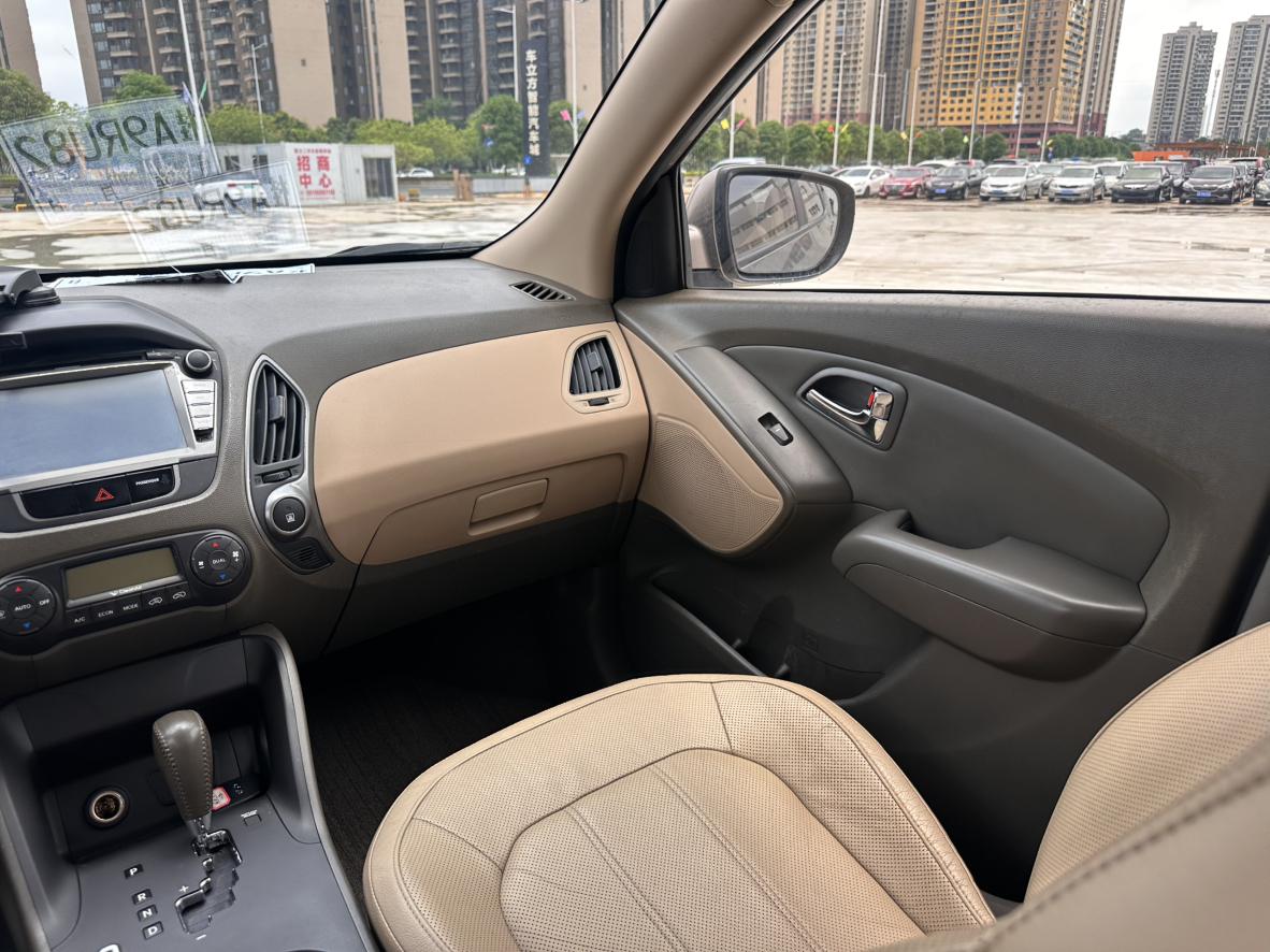 Hyundai ix35 2012 thumb 7