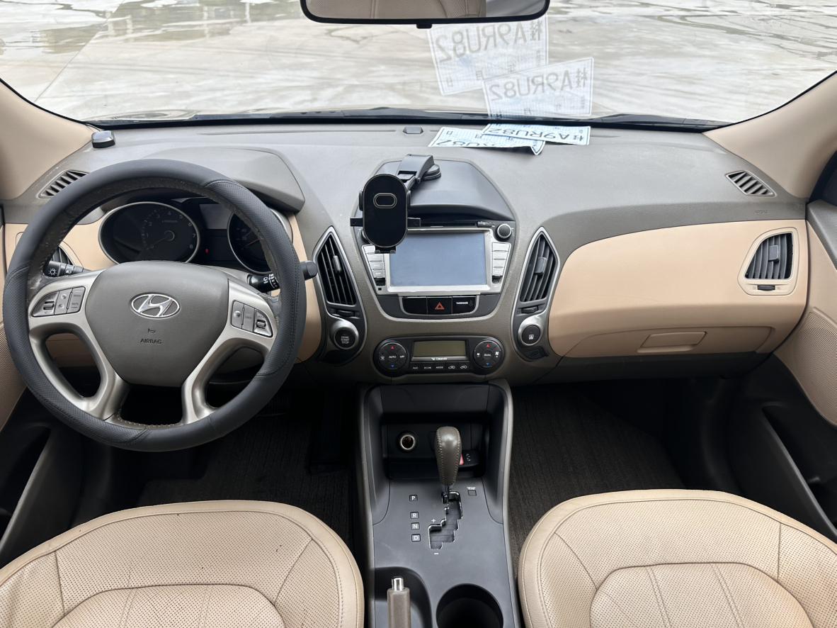 Hyundai ix35 2012 thumb 8