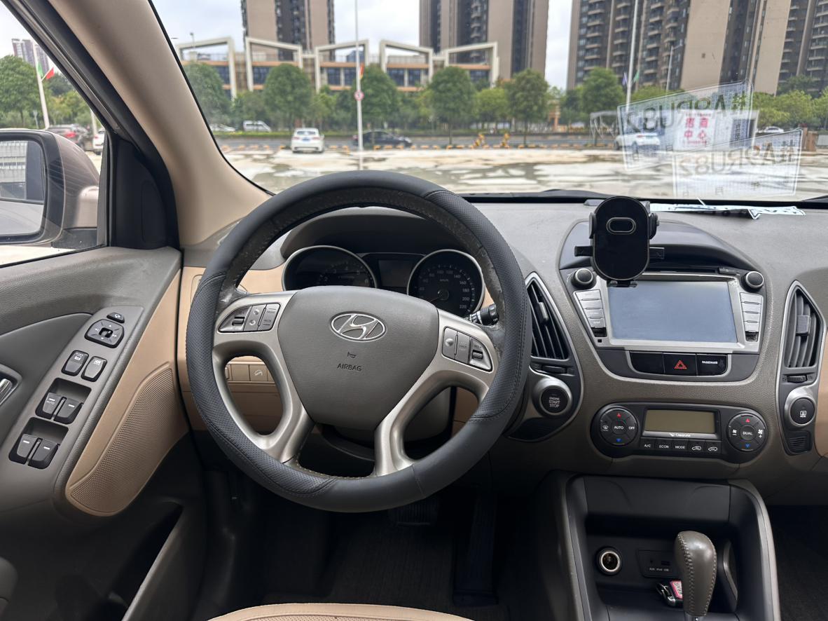 Hyundai ix35 2012 thumb 9