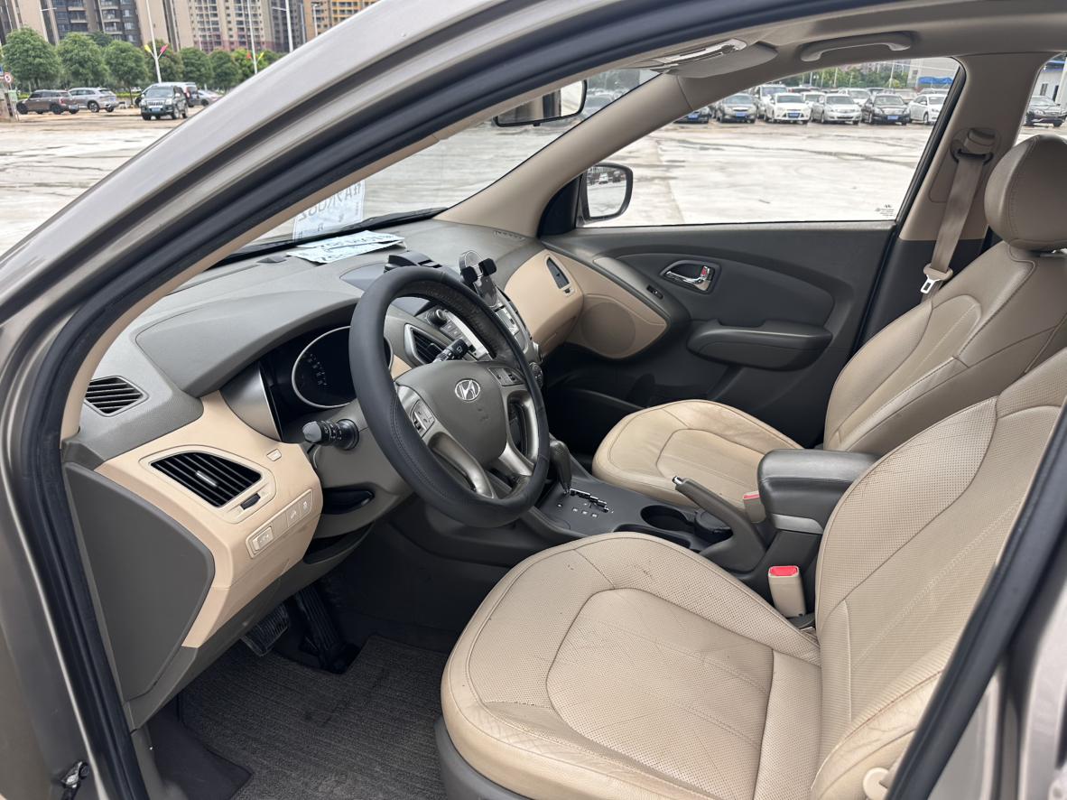 Hyundai ix35 2012 thumb 10