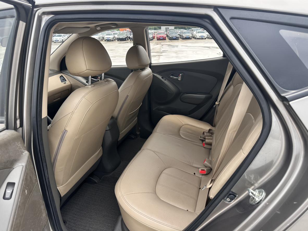 Hyundai ix35 2012 thumb 11