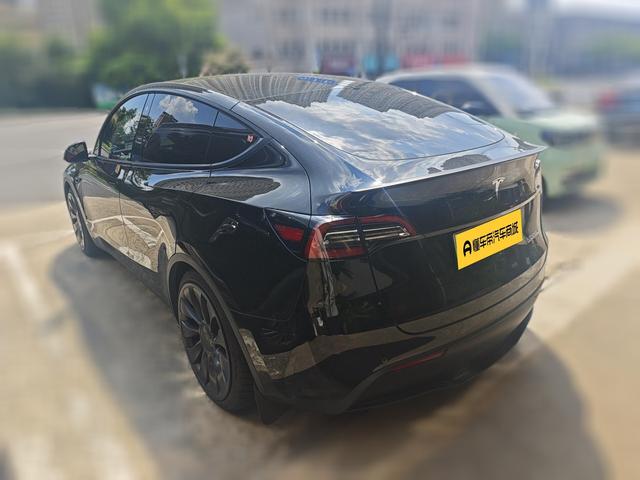 Tesla Model Y 2022 thumb 2