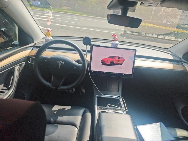 Tesla Model Y 2022 thumb 3