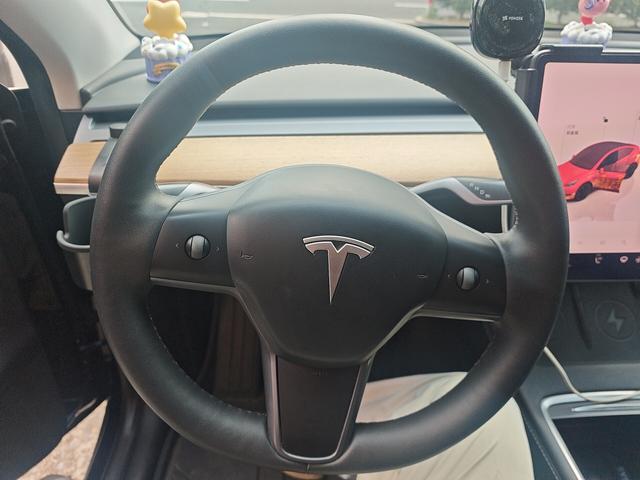 Tesla Model Y 2022 thumb 5