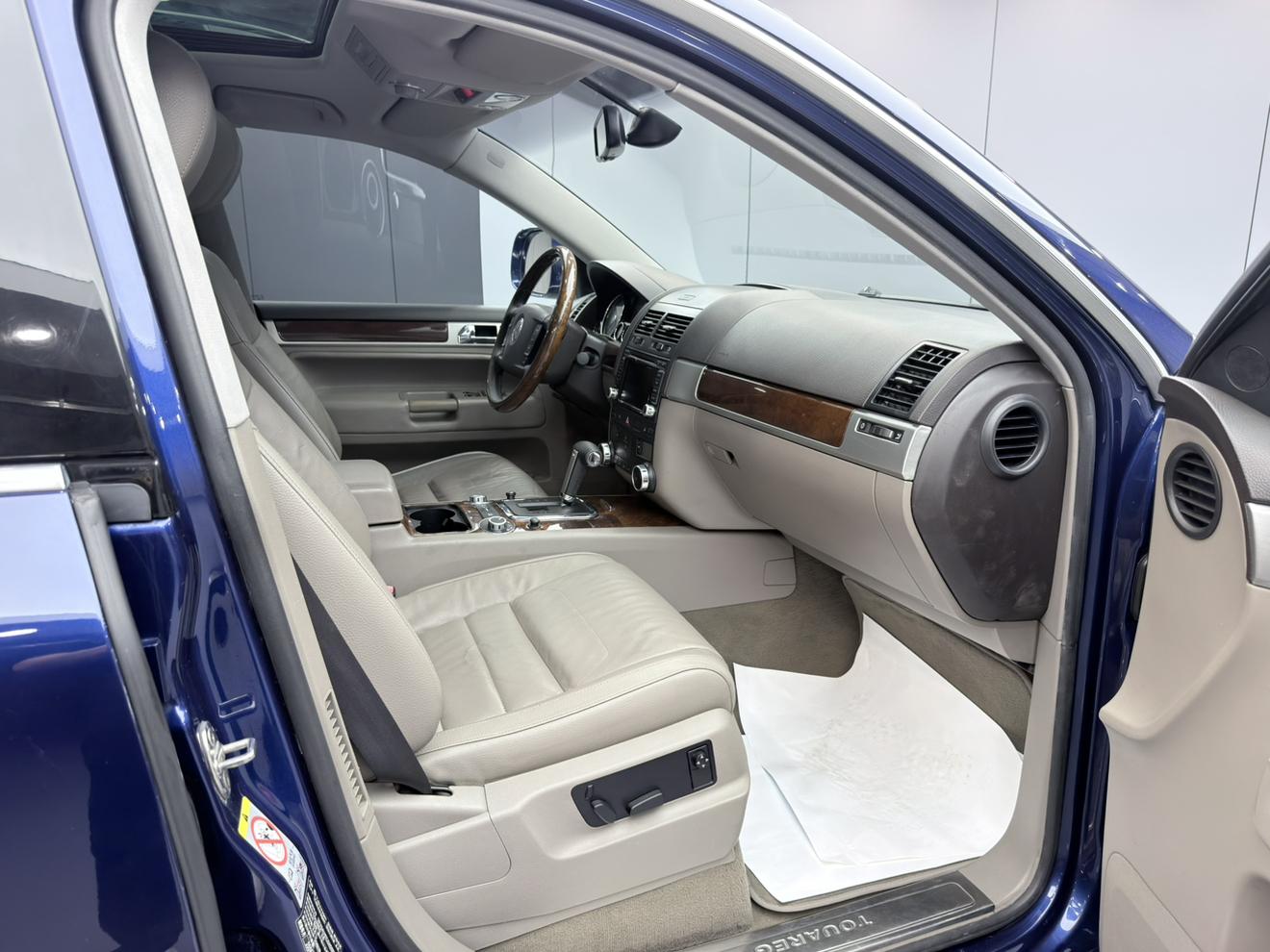 Volkswagen Touareg 2010 thumb 5