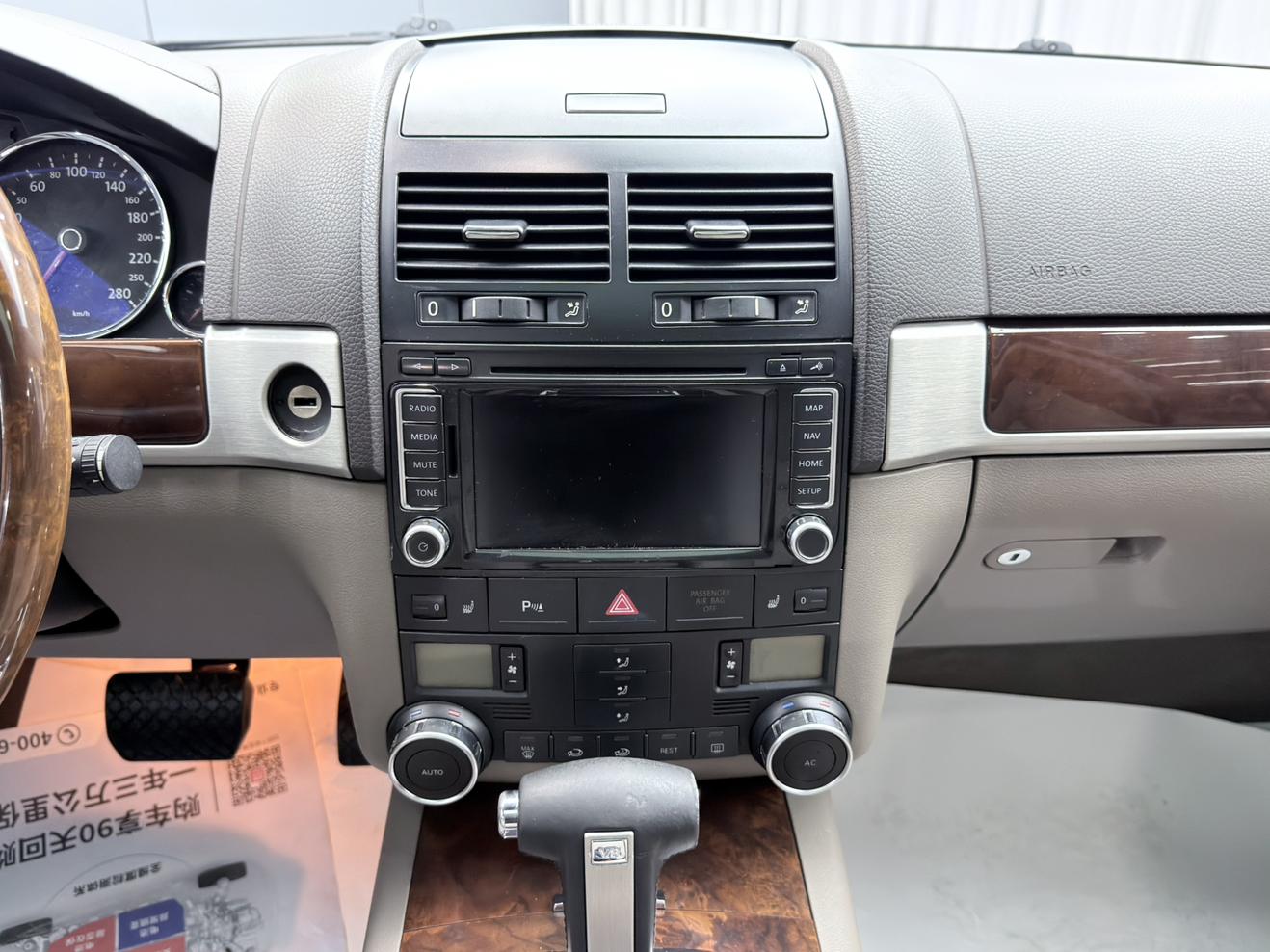 Volkswagen Touareg 2010 thumb 9