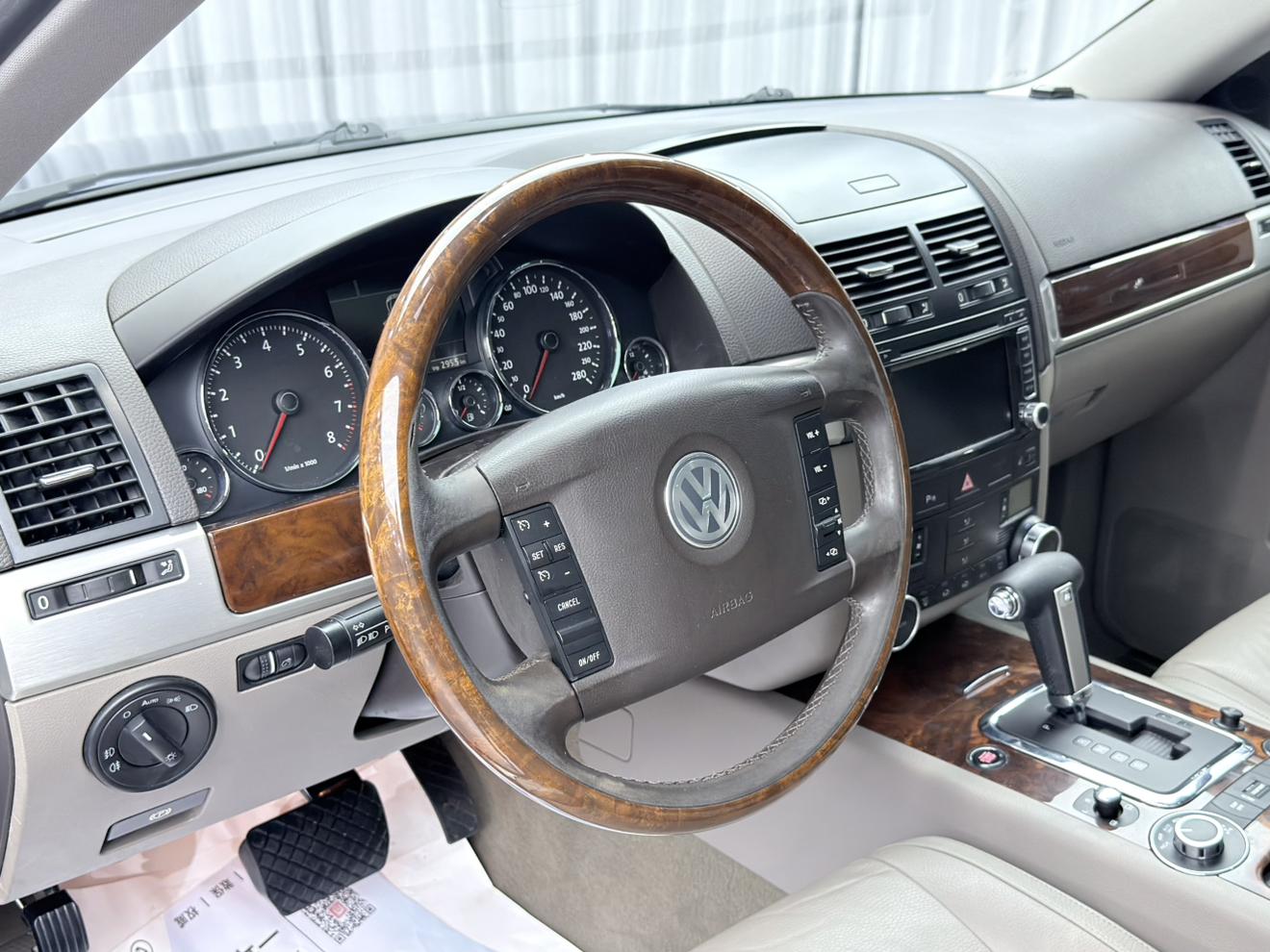 Volkswagen Touareg 2010 thumb 11