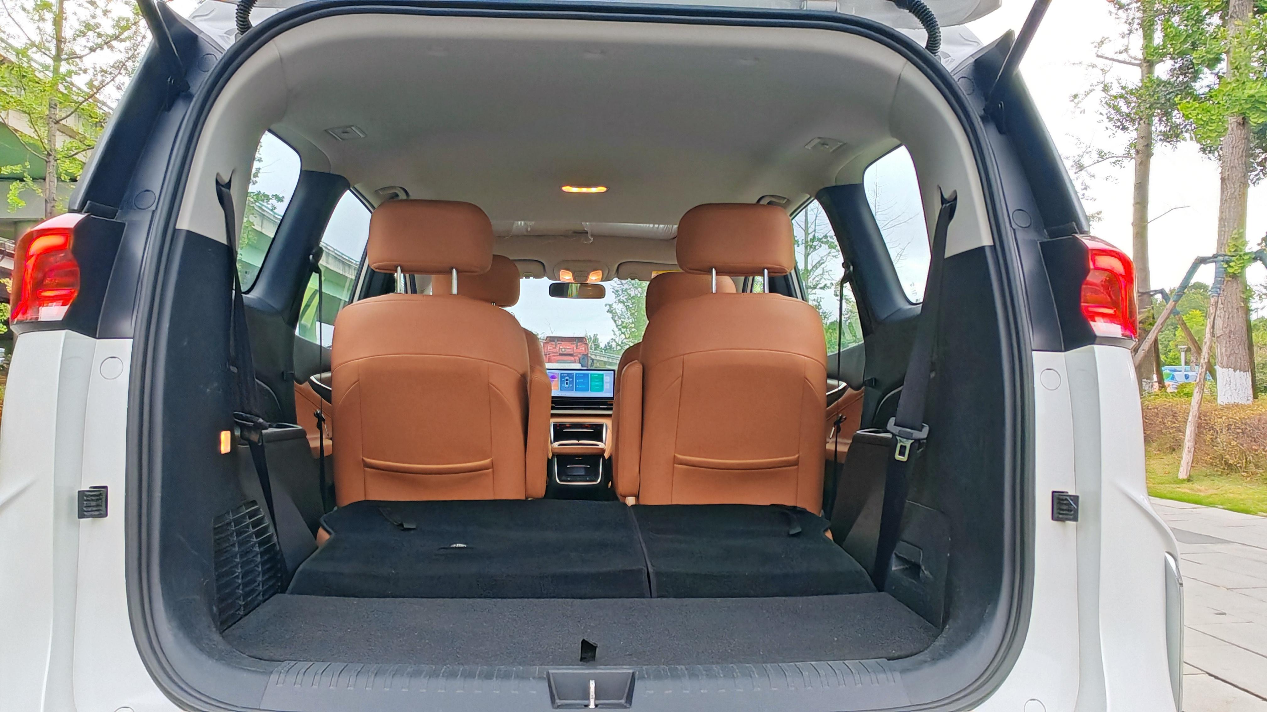 Maxus G50 PHEV 2025 thumb 11
