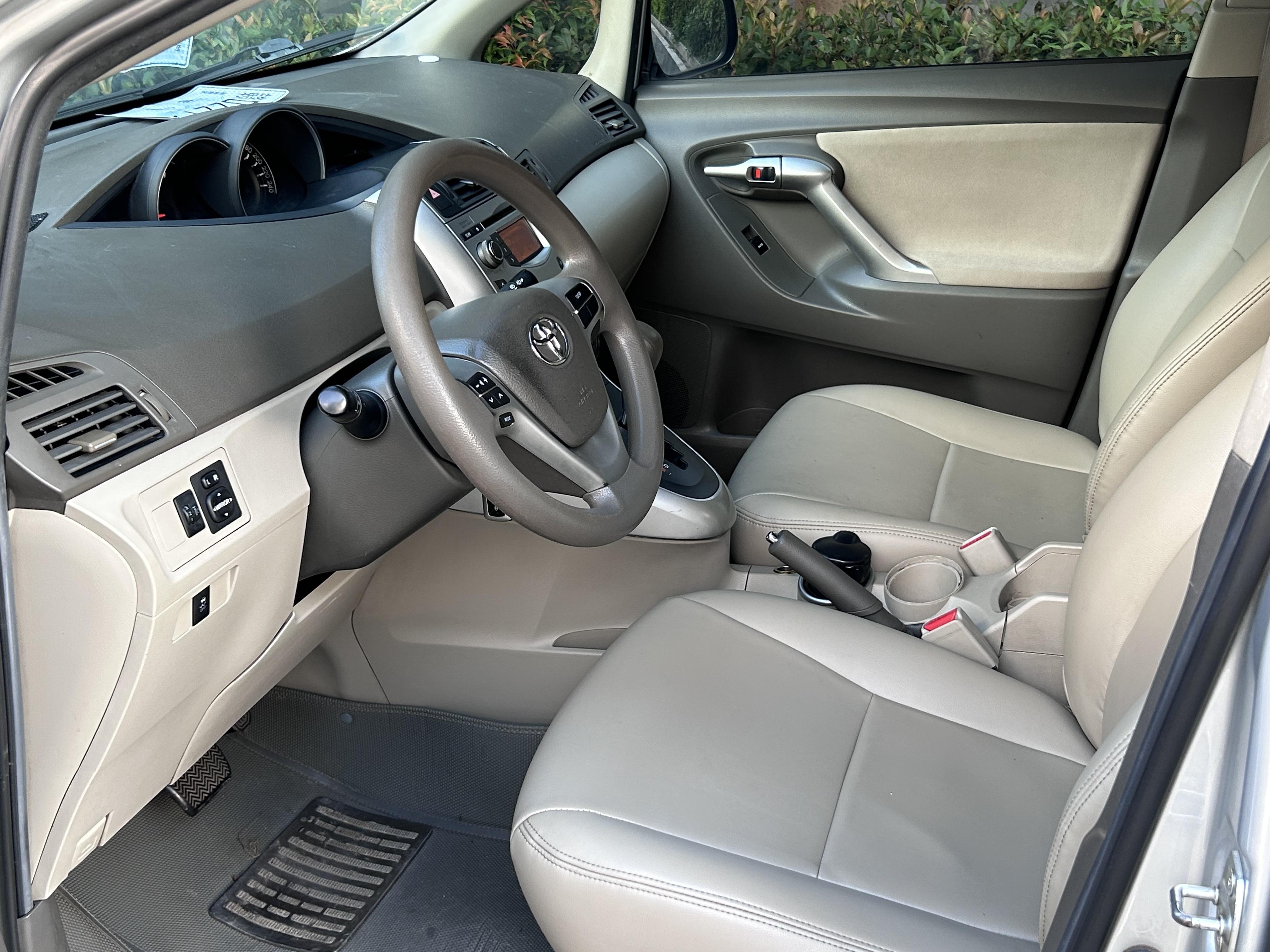 Toyota Izoa 2011 thumb 6