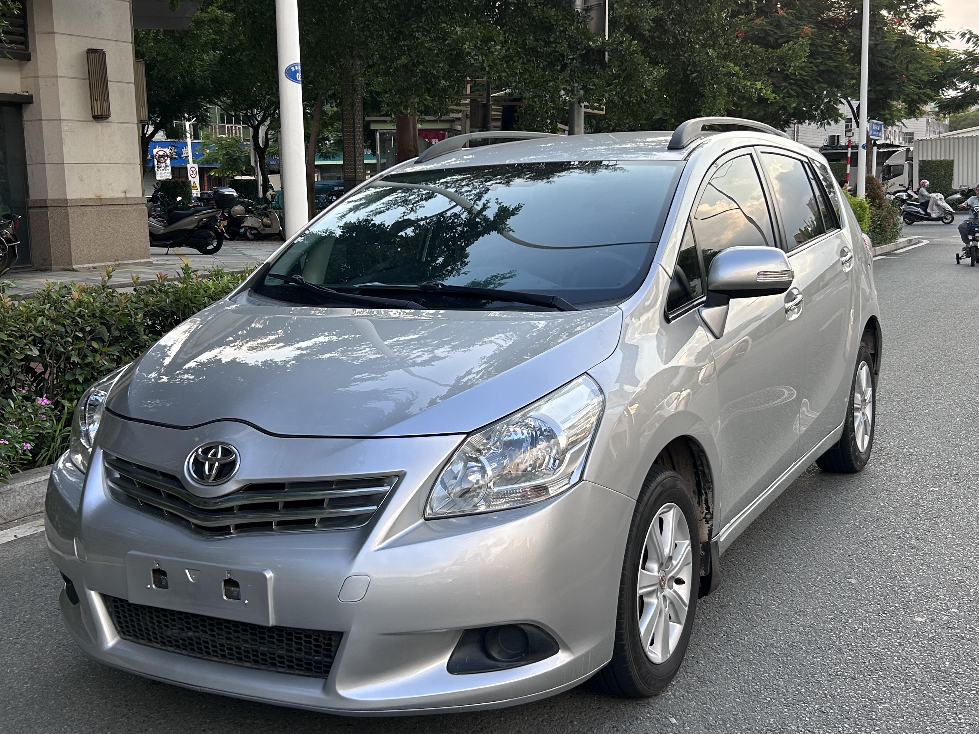 Toyota Izoa 2011 thumb 8