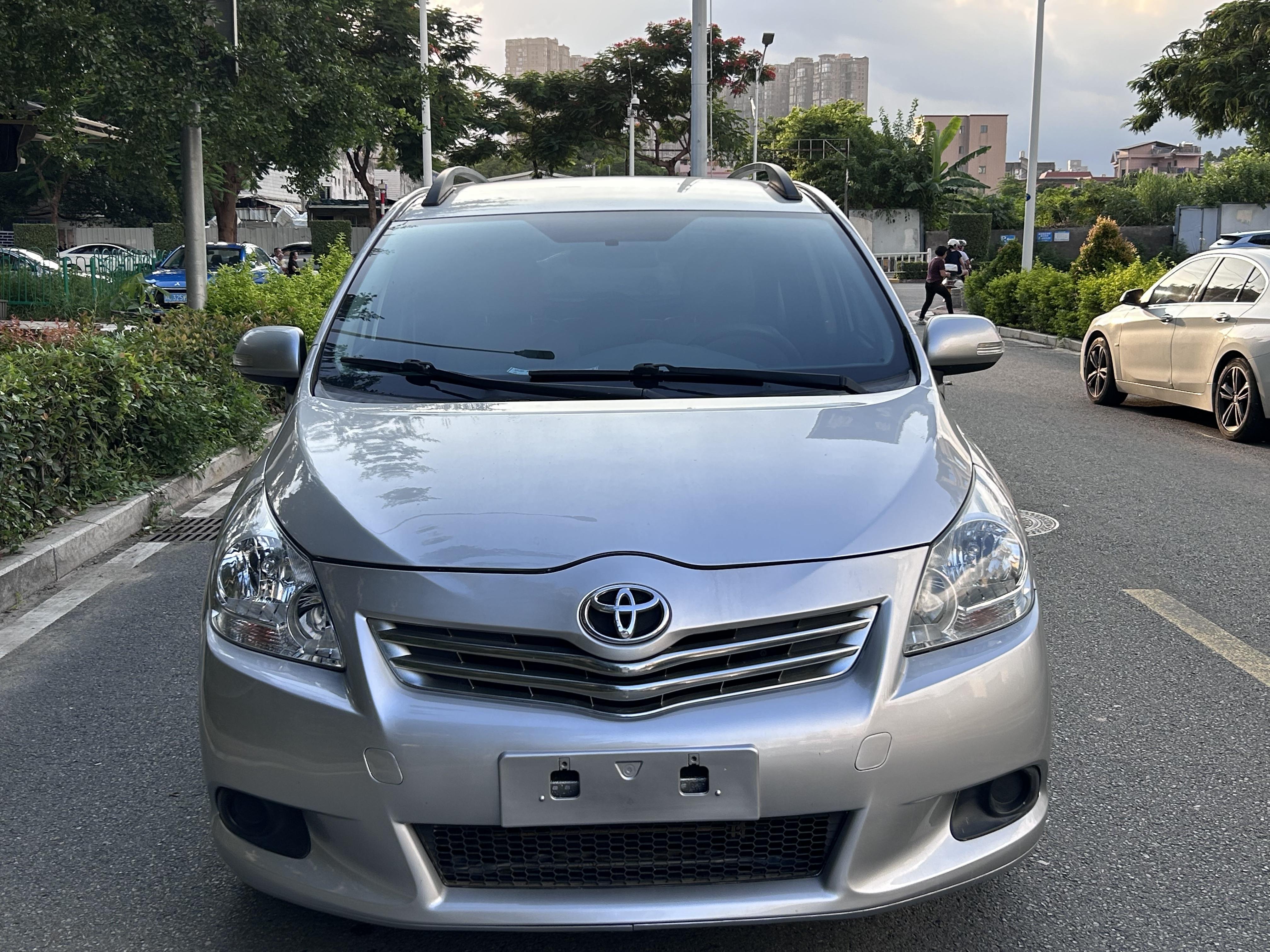 Toyota Izoa 2011 thumb 9
