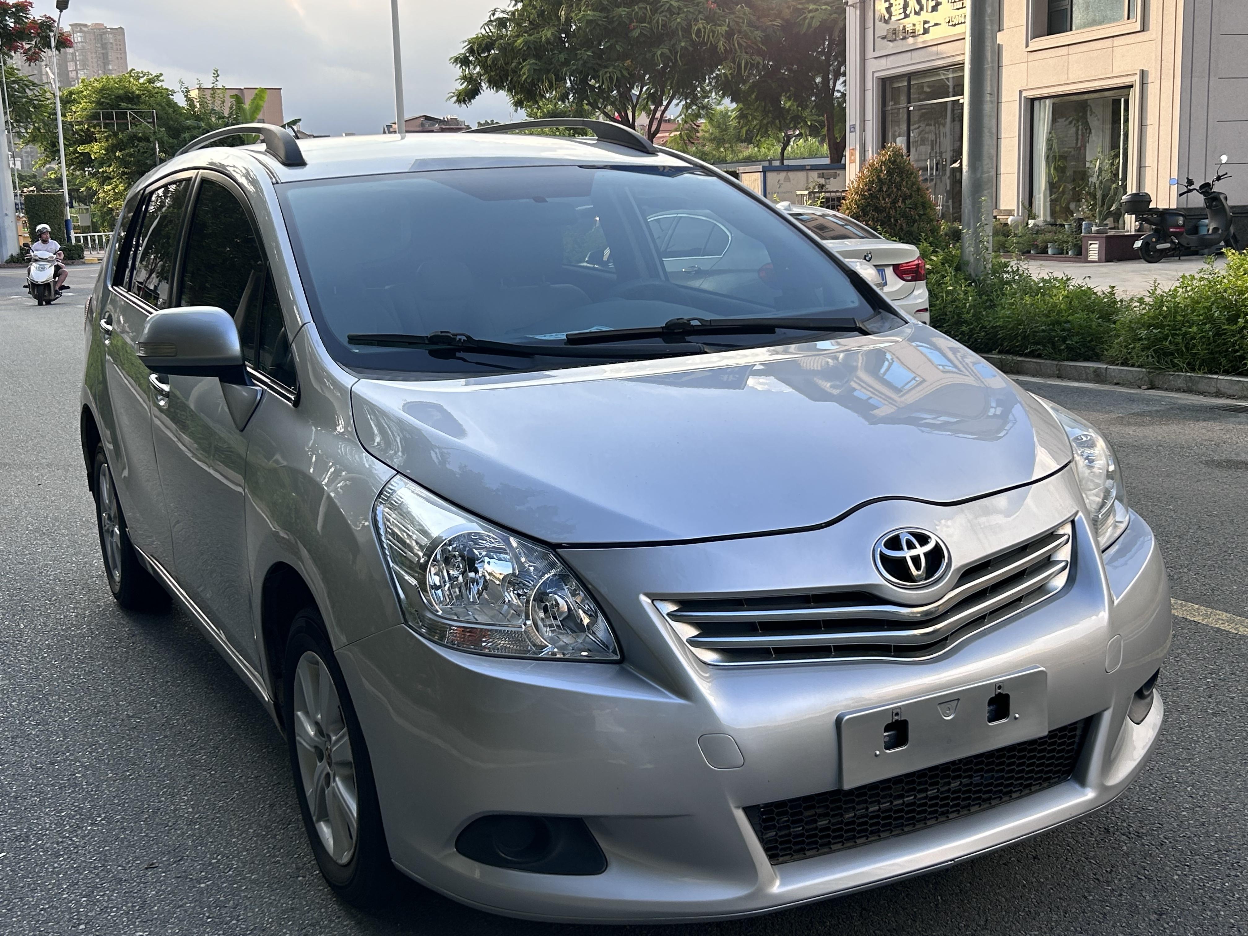 Toyota Izoa 2011 thumb 10