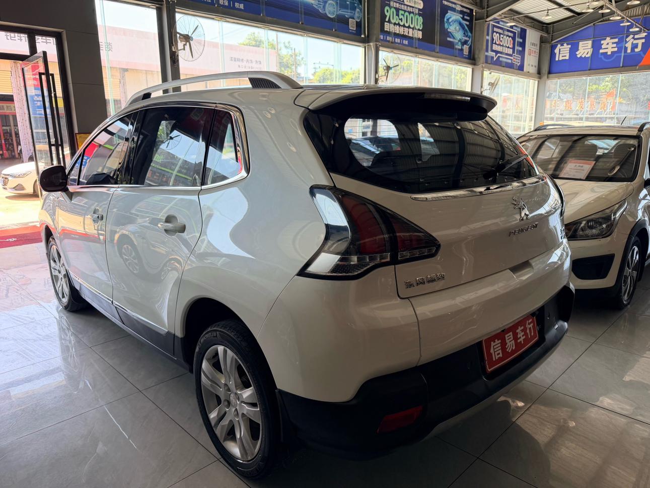 Peugeot 3008 2018 thumb 2