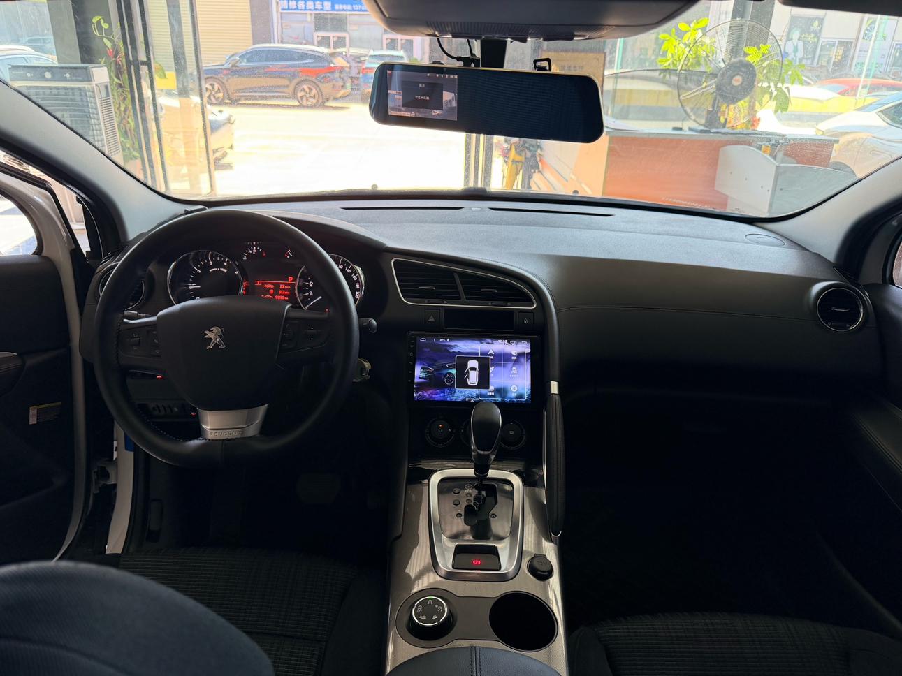 Peugeot 3008 2018 thumb 4