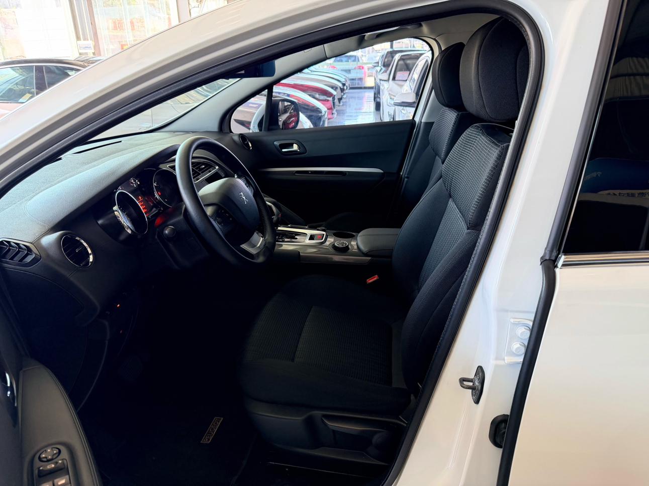 Peugeot 3008 2018 thumb 6