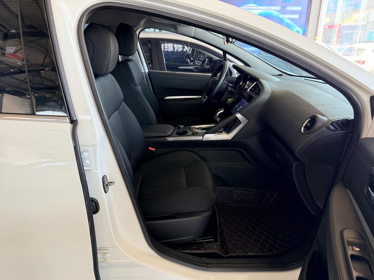 Peugeot 3008 2018 thumb 7