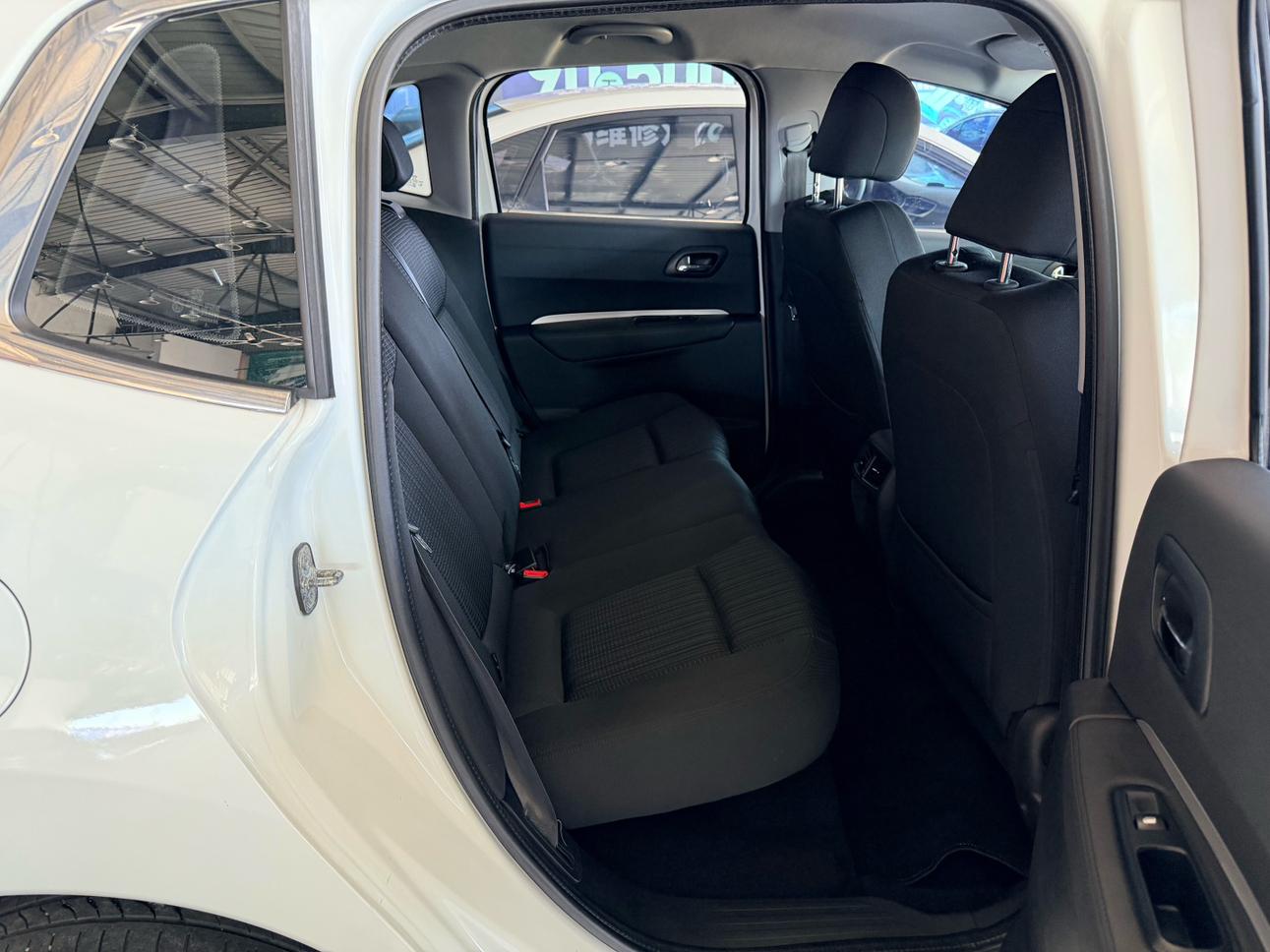 Peugeot 3008 2018 thumb 9