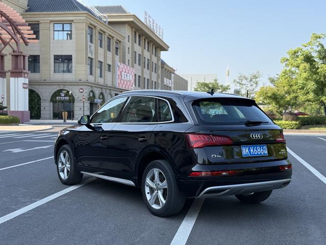 Audi Q5 2018 thumb 2