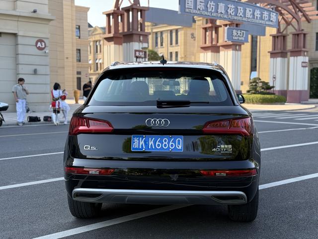 Audi Q5 2018 thumb 3