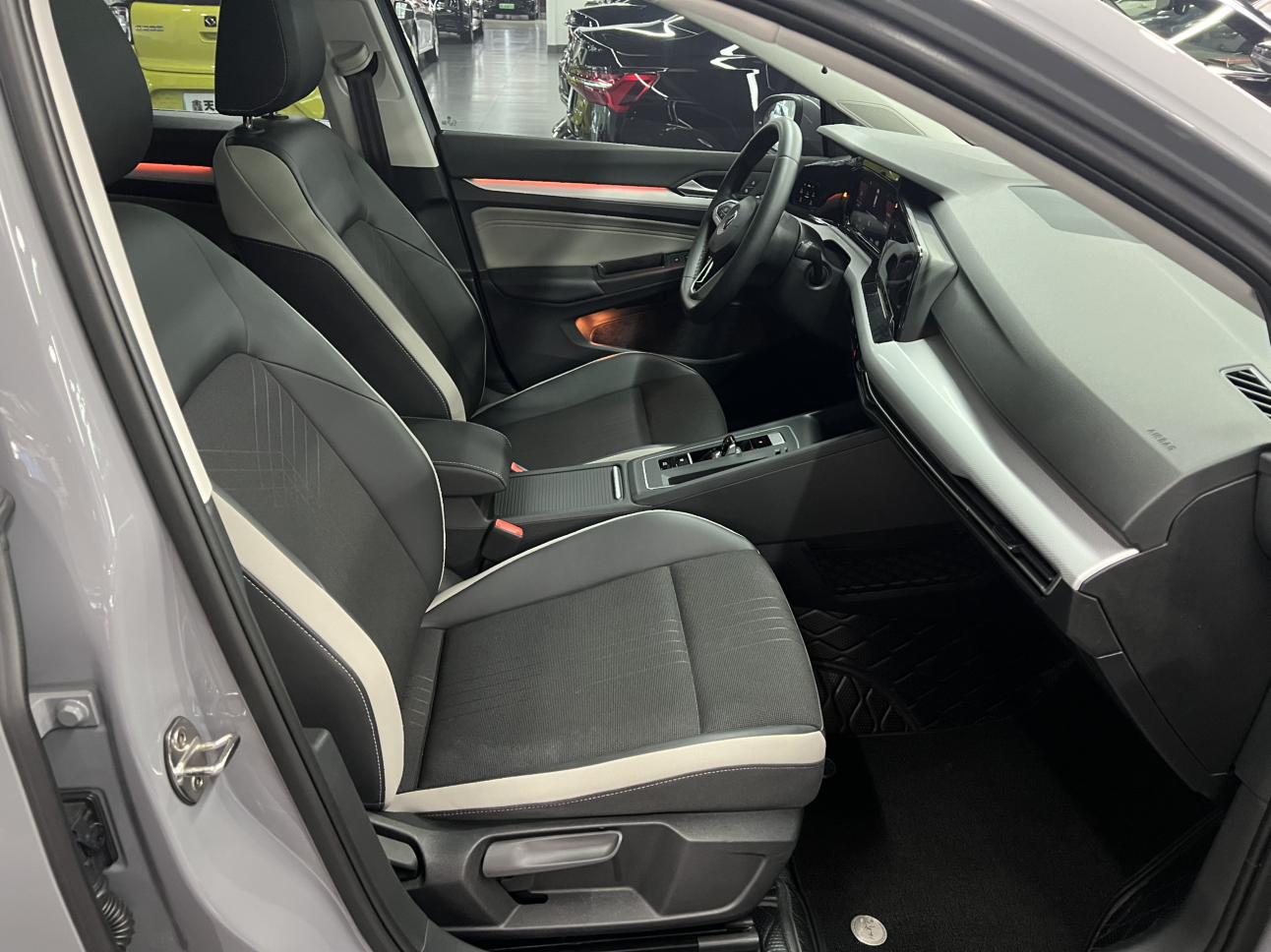 Volkswagen Golf Sportsvan 2023 thumb 12