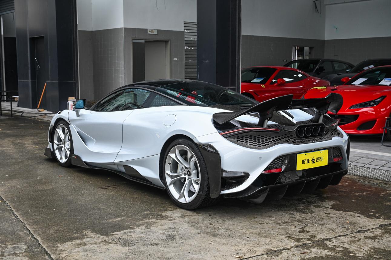 McLaren 720S 2019 thumb 2