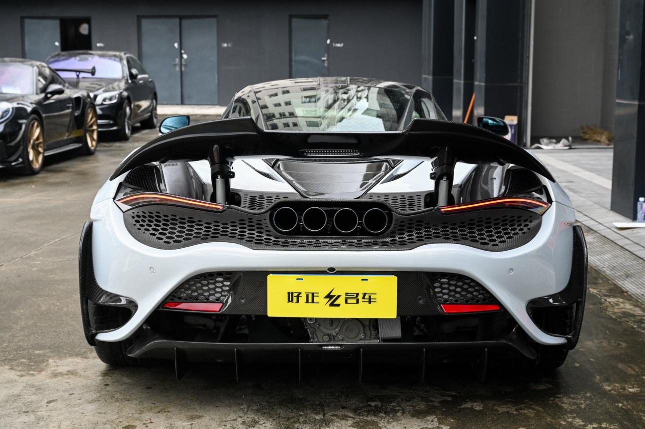 McLaren 720S 2019 thumb 3