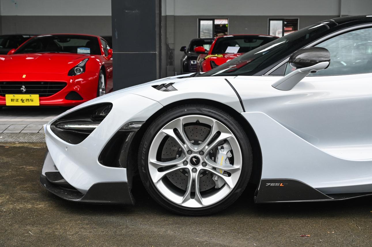 McLaren 720S 2019 thumb 9