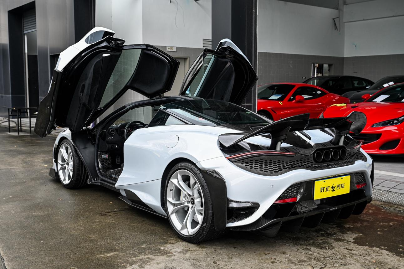 McLaren 720S 2019 thumb 12