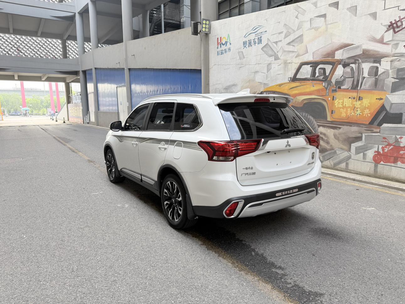 Mitsubishi Outlander 2020 thumb 2