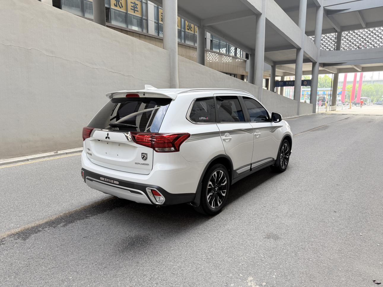 Mitsubishi Outlander 2020 thumb 4