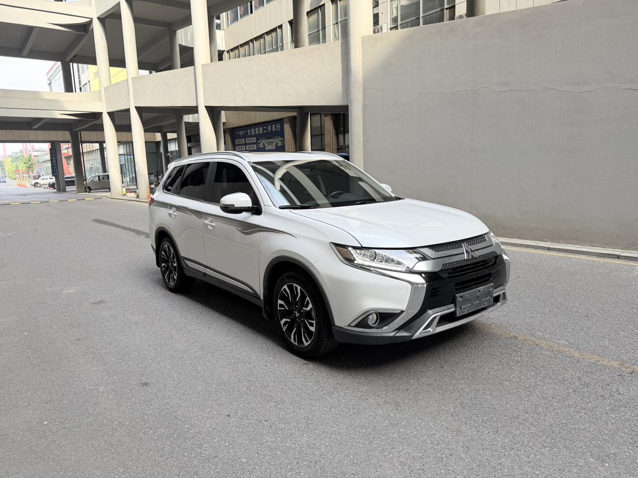 Mitsubishi Outlander 2020 thumb 10