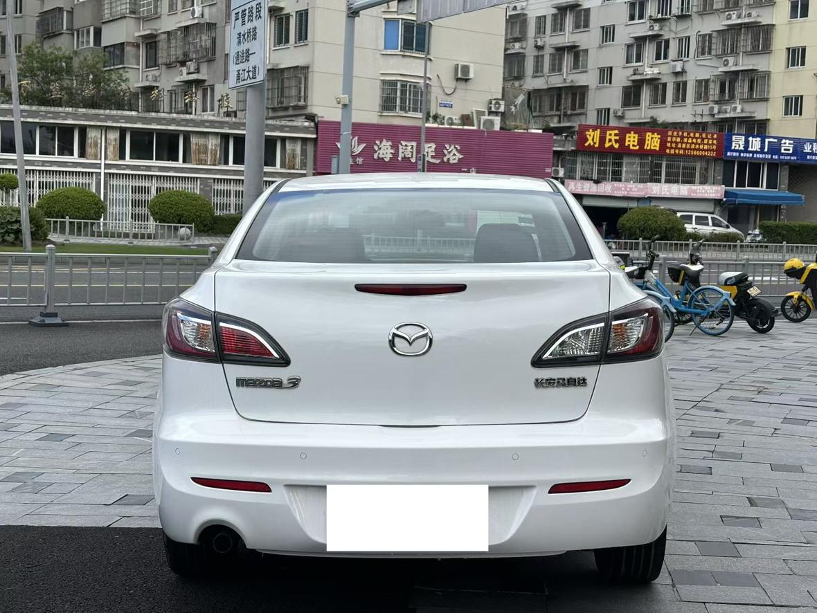 Mazda 3 2015 thumb 4