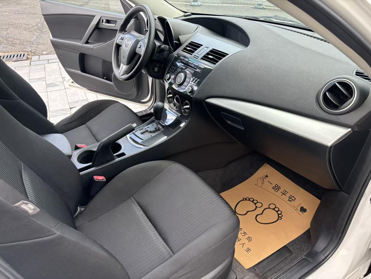 Mazda 3 2015 thumb 5