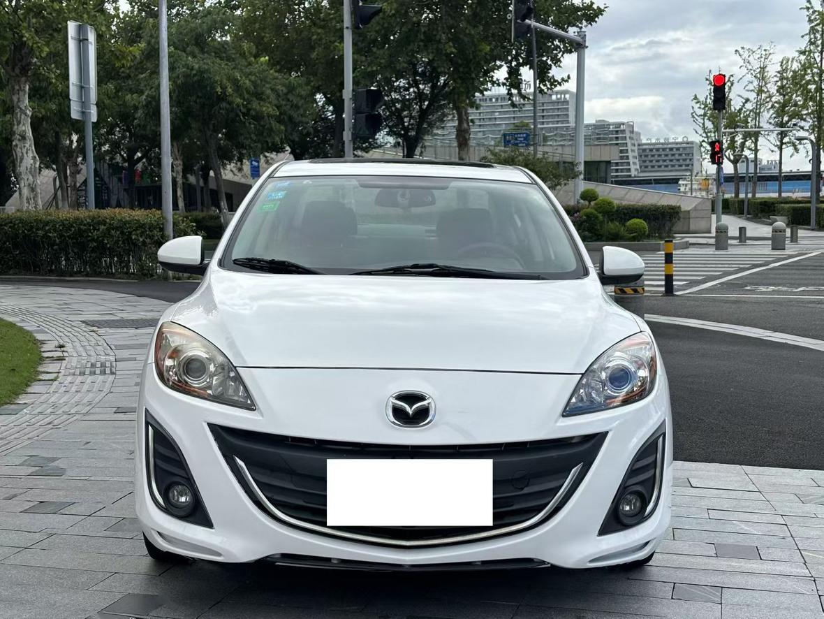 Mazda 3 2015 thumb 10