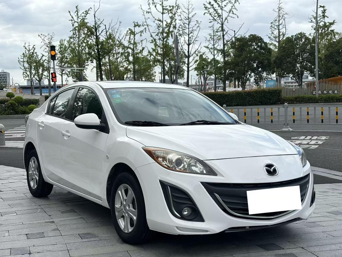 Mazda 3 2015 thumb 11