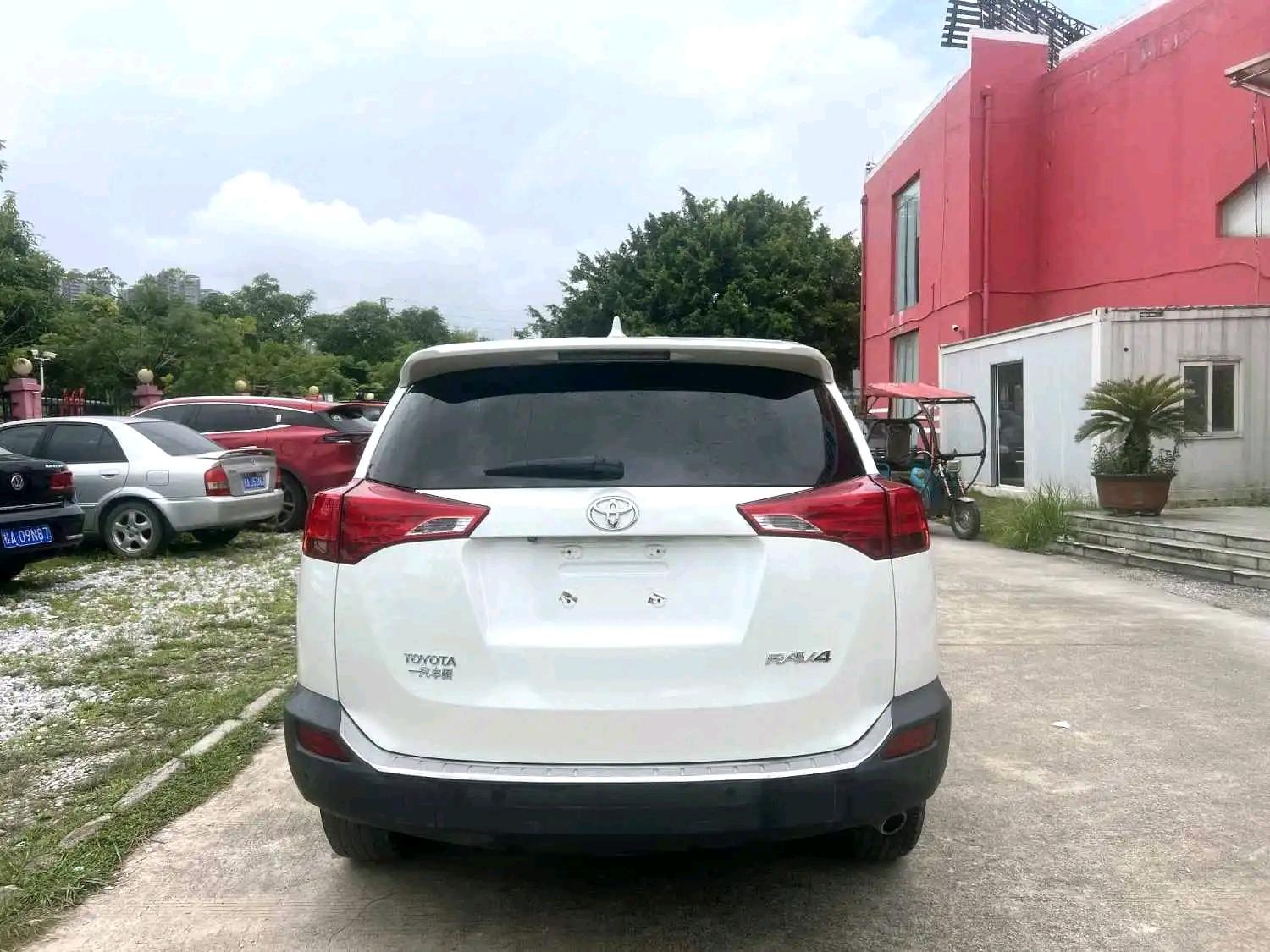 Toyota RAV4 2015 thumb 2