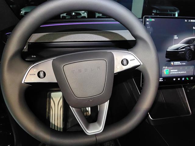 Tesla Model Y 2026 thumb 5