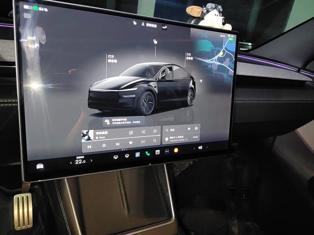 Tesla Model Y 2026 thumb 6