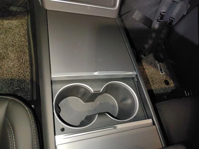 Tesla Model Y 2026 thumb 7