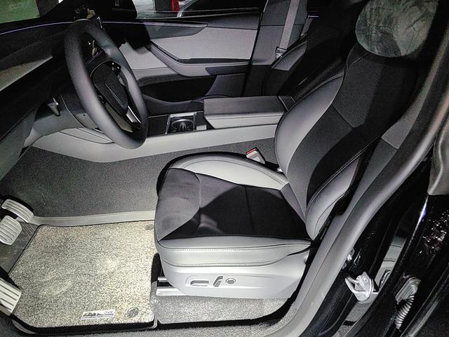 Tesla Model Y 2026 thumb 8