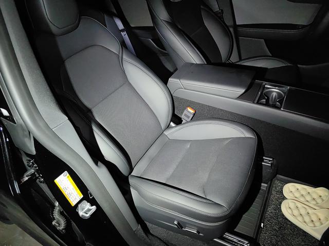 Tesla Model Y 2026 thumb 9